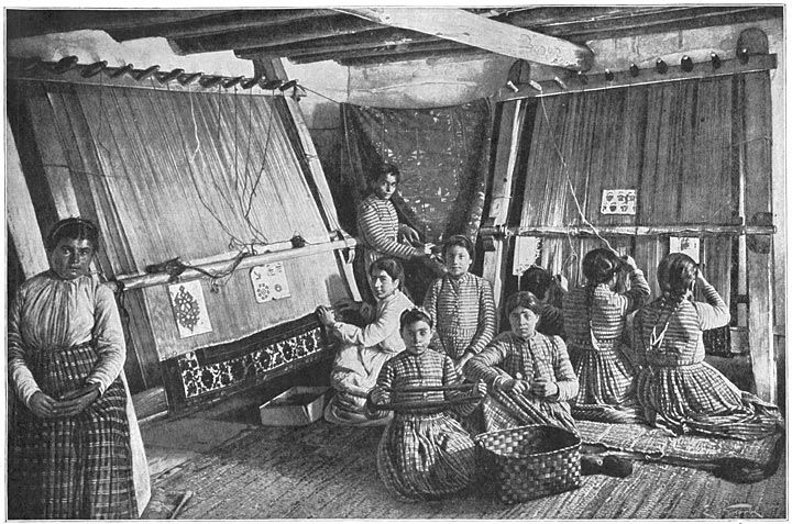 فتيات أرمنيات ينسجن السجاد في مدينة فان، عام 1907، الإمبراطورية العثمانية