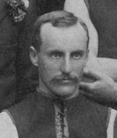كان ألبي غرين من نوروود أول فائز بميدالية ماداري في عام 1898.