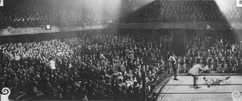 هايدن فيتيان يهزم إيرل ليتل في فيرنون أرينا، ربما في 22 أبريل 1925