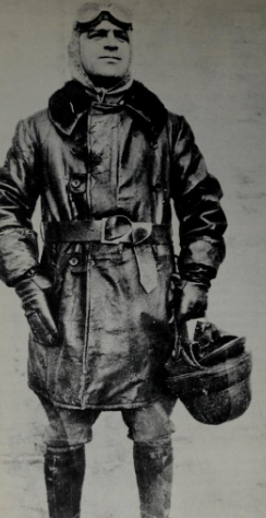 صورة فوتوغرافية لفيوريلو لا غواريا وهو يرتدي زي طيار، 1917