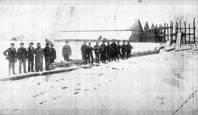 آلات قطع الجليد ومخازن الثلج في بحيرات الجبال عام 1910