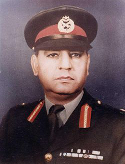 كان الزي العسكري للجيش الباكستاني مشابهًا إلى حد كبير للزي العسكري للجيش البريطاني كما كان عليه الحال في الفترة من 1947 إلى 1970.