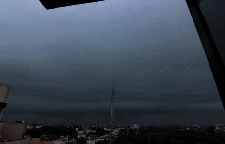 A time-lapse photography of shelf cloud just before a thunderstorm in Pondicherry, India