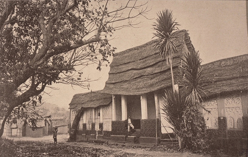قصر أشانتي كواكو دوا في كوماسي، غانا، مهندس معماري غير معروف، 1896