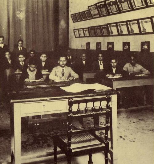 يهود بنغازي في فصل دراسي في كنيس يهودي (1939)