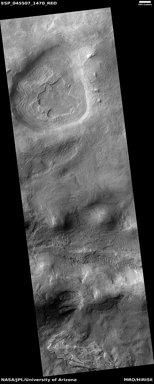 عرض واسع للطبقات، كما يظهرها برنامج HiRISE ضمن برنامج HiWish