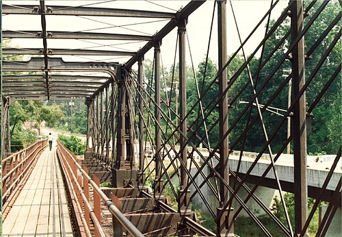 منظر من خلال الجسر عام 1982