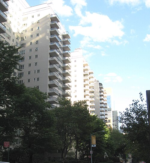 منزل مانهاتن من تصميم شركة سكيدمور، أوينغز وميريل (1950-1951)