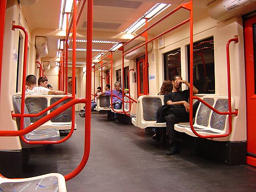 منظر داخلي لقطار من سلسلة CPTM 2000