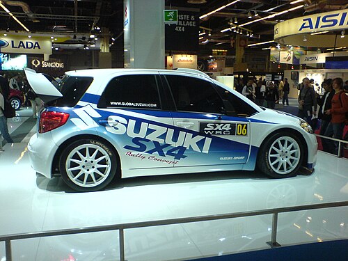 سيارة SX4 WRC في باريس عام 2006.