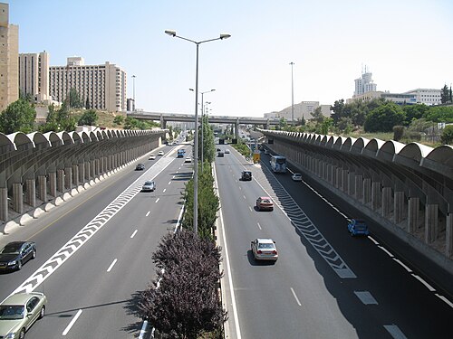 ابدأ الطريق السريع بحواجز عازلة للصوت