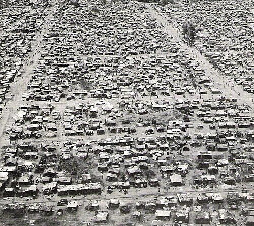 مخيم بالوبا للاجئين بالقرب من إليزابيثفيل، عام 1962، خلال أزمة الكونغو
