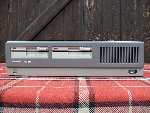 جهاز كمبيوتر مكتبي من طراز Robotron PC 1715، عام 1985