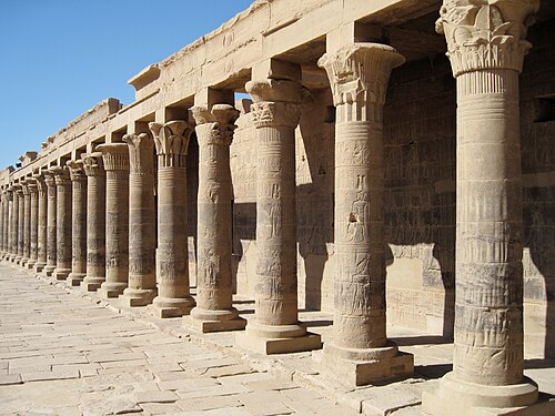 أعمدة مركبة مصرية من جزيرة فيلة