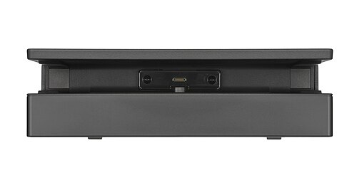 يظهر في الجزء العلوي من قاعدة التوصيل منفذ USB-C ذكر.