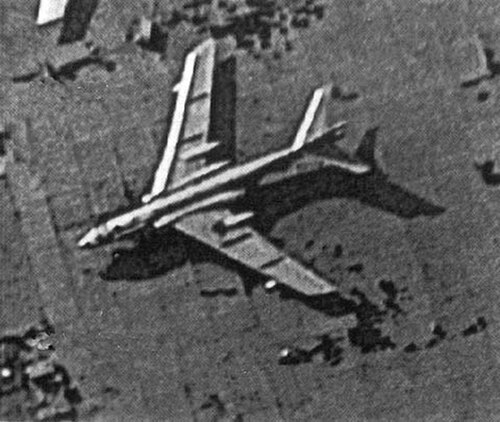 صورة من طراز KH-11 Block 1 لقاذفة قنابل نفاثة من طراز Xian H-6 تشغلها الصين.