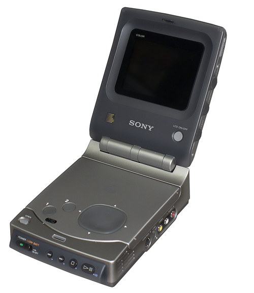 جهاز CD-i Intelligent Discman IVO صدر عام 1991