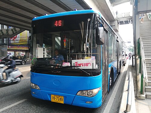 حافلة كينج لونج XMQ6106CNG في بانكوك، تايلاند