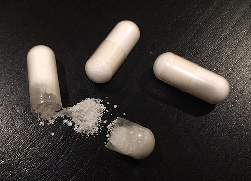 صورة لمكمل غذائي متوفر تجارياً لعلاج فرط نشاط الحموضة