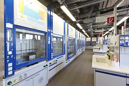 مختبر الكيمياء العضوية في جامعة آخن للعلوم التطبيقية، حرم يوليش الجامعي، ألمانيا