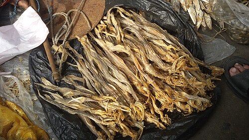 الأسماك المجففة معروضة للبيع في كولكاتا، الهند