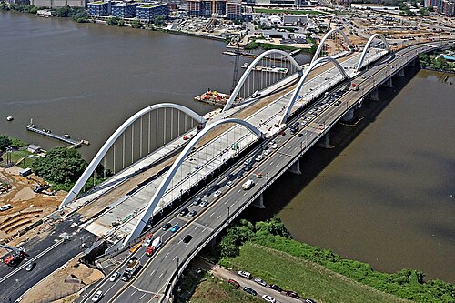 The old and new bridge next to each other in August 2021