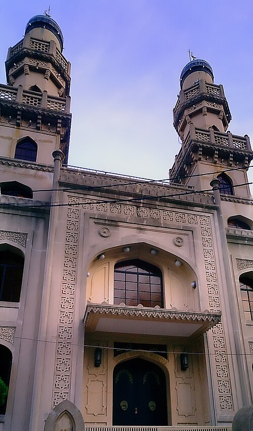 مسجد كوبي، أول مسجد في اليابان، بُني على الطراز الهندي الإسلامي عام 1935 على يد يان جوزيف شفاغر