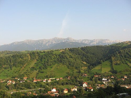 منظر باتجاه Piatra Craiului من شرفة الطابق العلوي