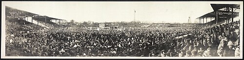 مظاهرة ضد تعديل دستوري للمدارس في ملعب نافين عام 1920