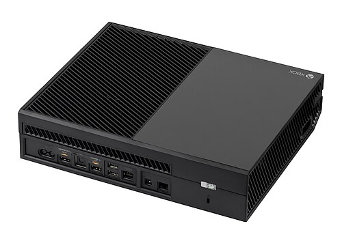 يحتوي الجانب الخلفي من وحدة التحكم على منافذ مثل مدخل HDMI