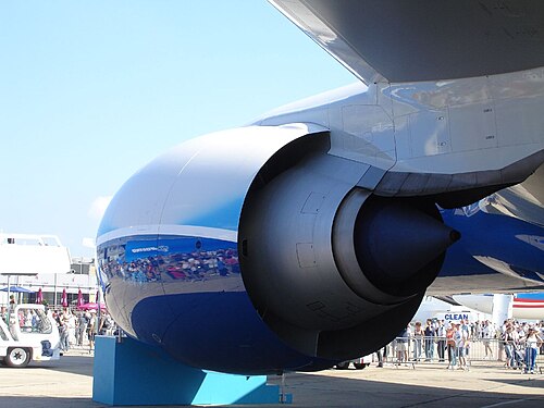 محرك GE90-110B على طائرة 777-200LR