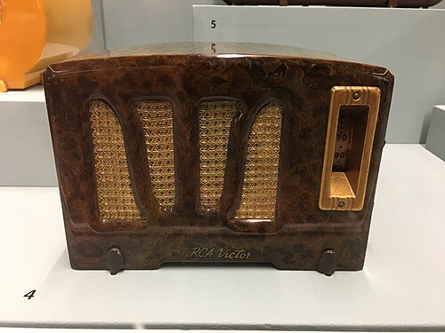 راديو RCA طراز RC-350-A (1938)، مصنوع من الكاتالين والباكليت