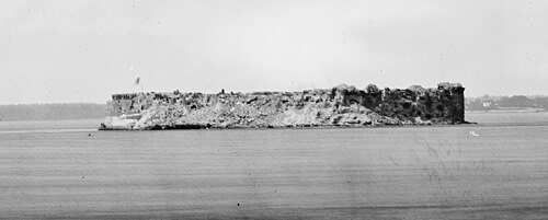 منظر لحصن سمتر الذي كان تحت سيطرة الكونفدرالية، 23 أغسطس 1863