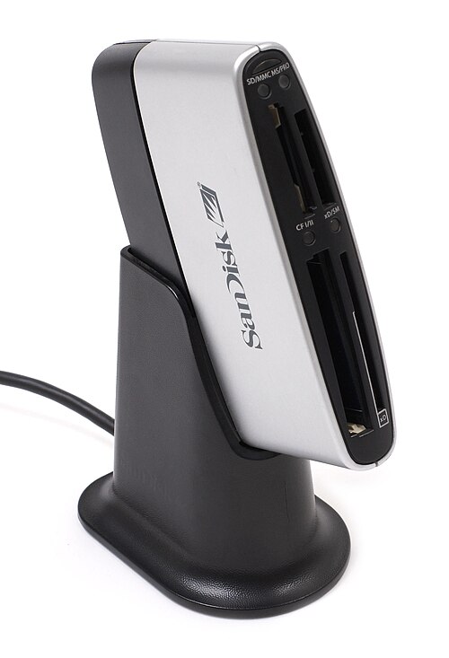 عادةً ما تستخدم قارئات بطاقات USB مثل هذه فئة أجهزة التخزين الجماعي USB