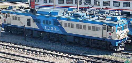 TCDD E43 012 مع طلاءها الأصلي في ساحة حيدر باشا.