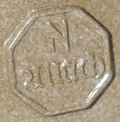 علامة صانع Allach تحتوي على حرف "N" لفرانز ناجي.