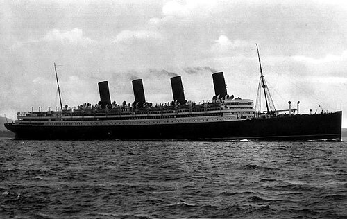 سفينة آر إم إس أكويتانيا كما بُنيت عام 1914.