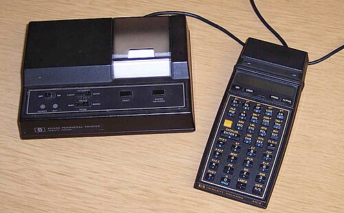 طابعة HP-41CX مزودة بقارئ بطاقات مغناطيسية وطابعة حرارية