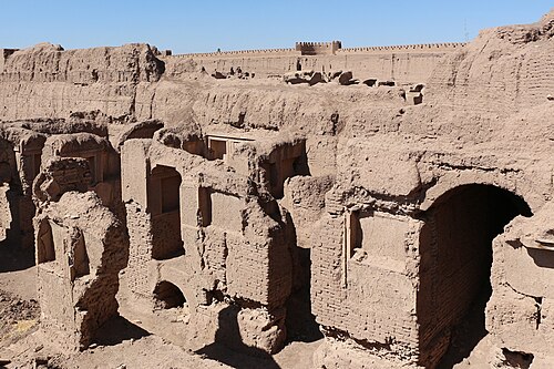 داخل القلعة