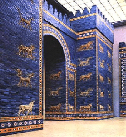 شُيِّدت بوابة عشتار حوالي عام 575 قبل الميلاد بأمر من الملك نبوخذ نصر الثاني. متحف بيرغامون، برلين