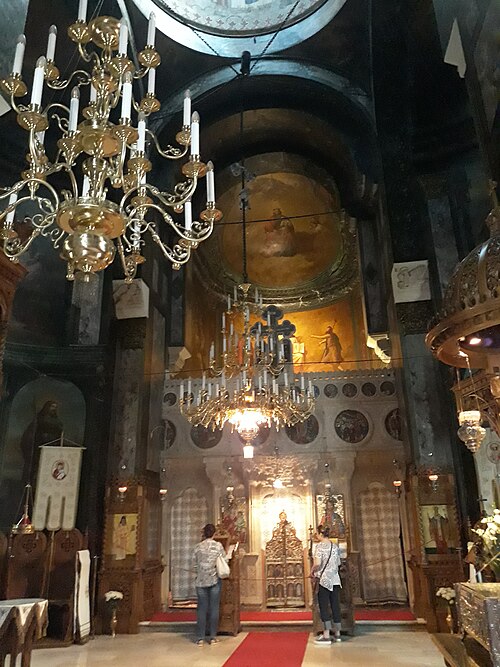داخل الكنيسة