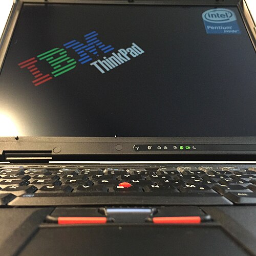 جهاز T43p مزود بشاشة IPS بإضاءة خلفية LED من نوع BOE-Hydis أثناء التشغيل، لاحظ زاوية الرؤية الواسعة للغاية