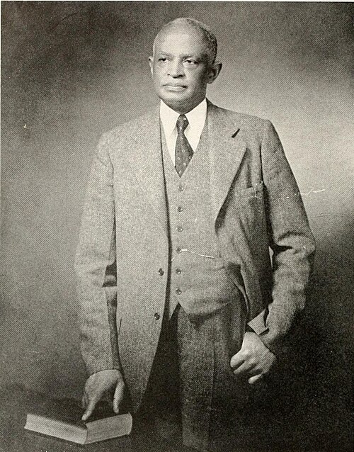 جيمس إي. شيبارد، حوالي عام 1947، مؤسس المدرسة الوطنية للتدريب الديني ومنظمة تشوتوكوا للعرق الملون