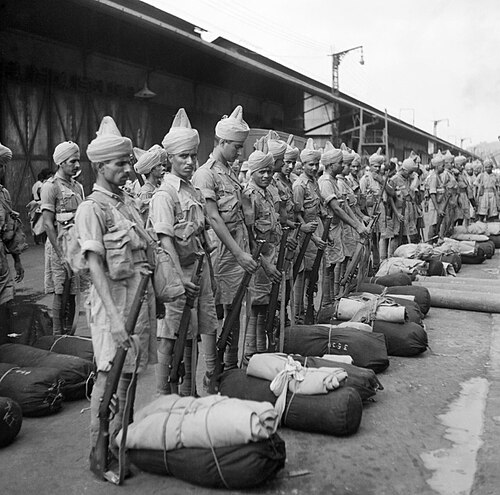 القوات الهندية الوافدة حديثاً على رصيف ميناء سنغافورة، نوفمبر 1941