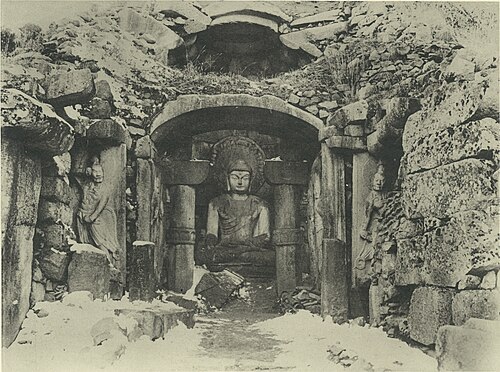 صورة للمغارة التقطت قبل مشروع الترميم الذي قامت به الحكومة العامة لمدينة تشوزن عام 1923.
