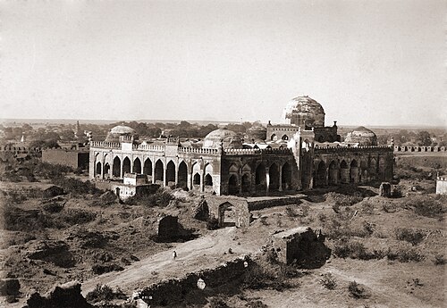 جامع غولبارغا (مواليد 1367)، في الصورة عام 1880.