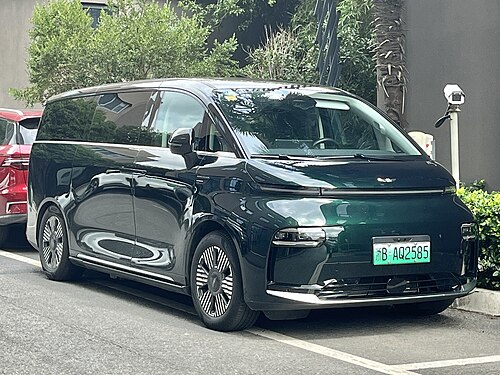 جيلي جالاكسي LEVC L380