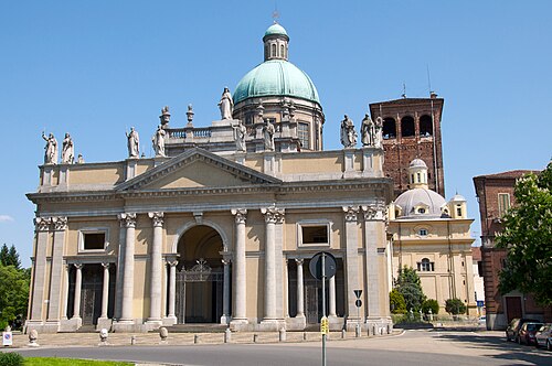 مقر أبرشية فرشيلي هو Cattedrale-Basilica di S. Eusebio.