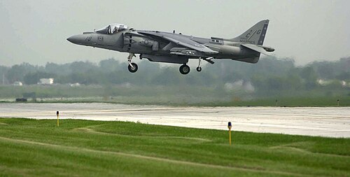 طائرة هارير AV-8B التابعة لسلاح مشاة البحرية الأمريكية