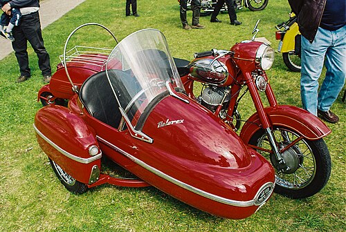 Jawa 350/354 مع السيارة الجانبية Velorex